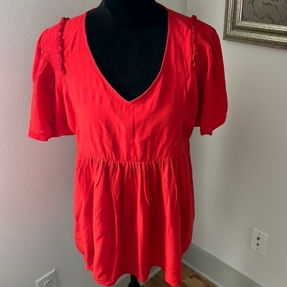 JODIFL red Sz L V neck flutter sleeves pull over top blouse
